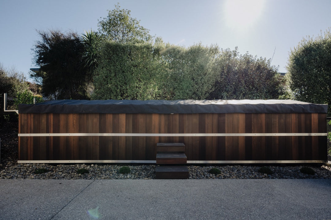 6x2 cover - Rollaway insulated lockable cover with brackets