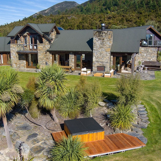 Insulated and Lockable Cover For Square Hot Tub