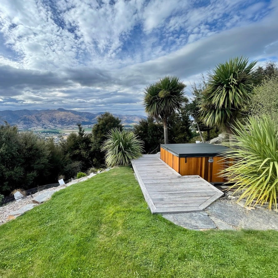 Insulated and Lockable Cover For Square Hot Tub