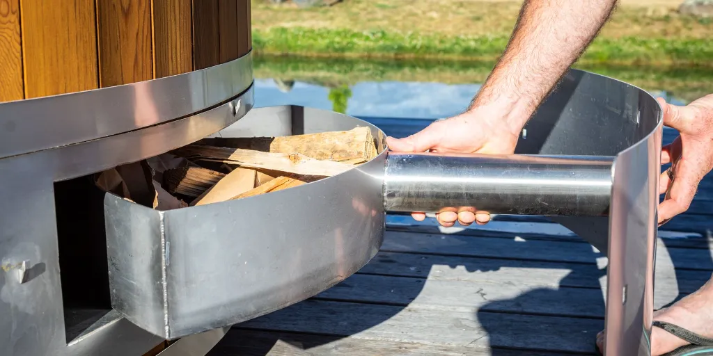 wood-fired-hot-tub-1-9m-lifestyle-03.webp