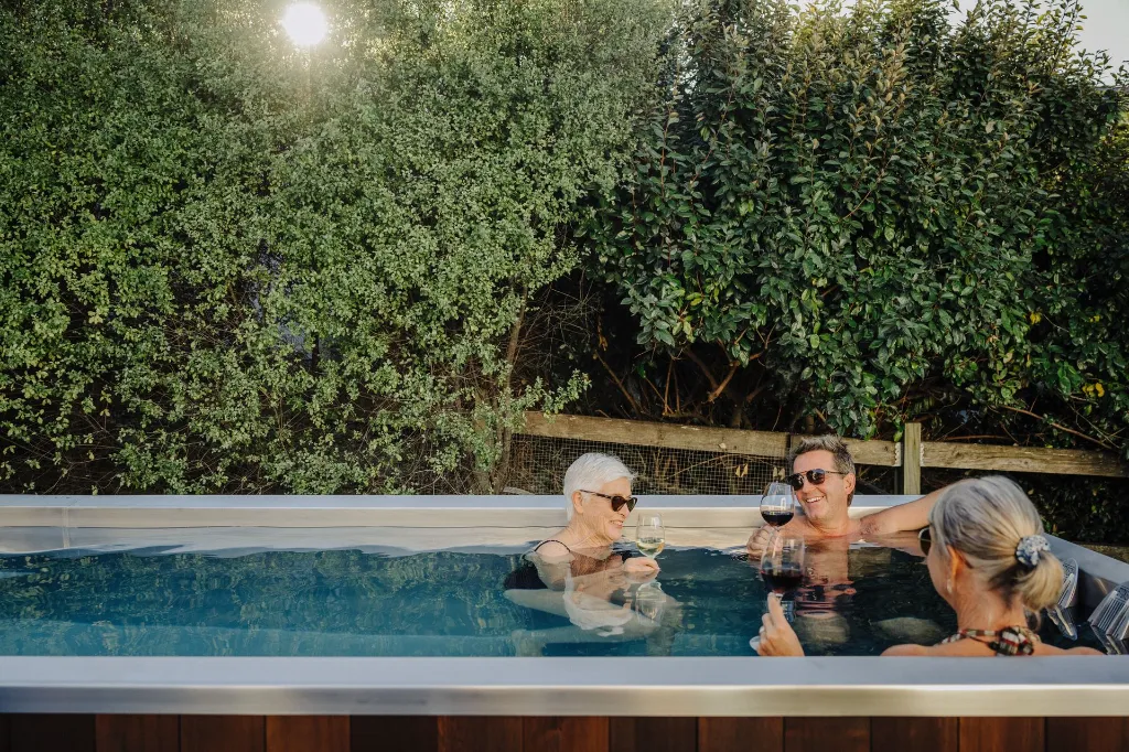 electric-pool-4-5m-x-2m-lifestyle.webp