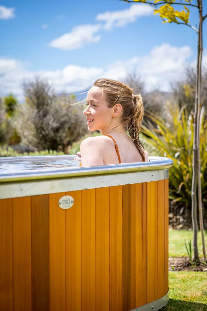 wood-fired-bath-2m-gallery-01.webp
